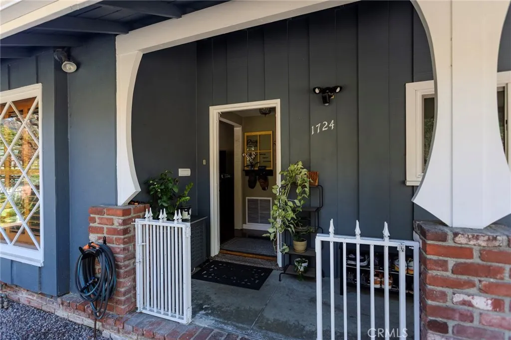 1724 Sombra Drive, Glendale, California 91208 home-pic-5